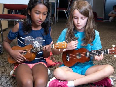 400x300 kids playing ukulele